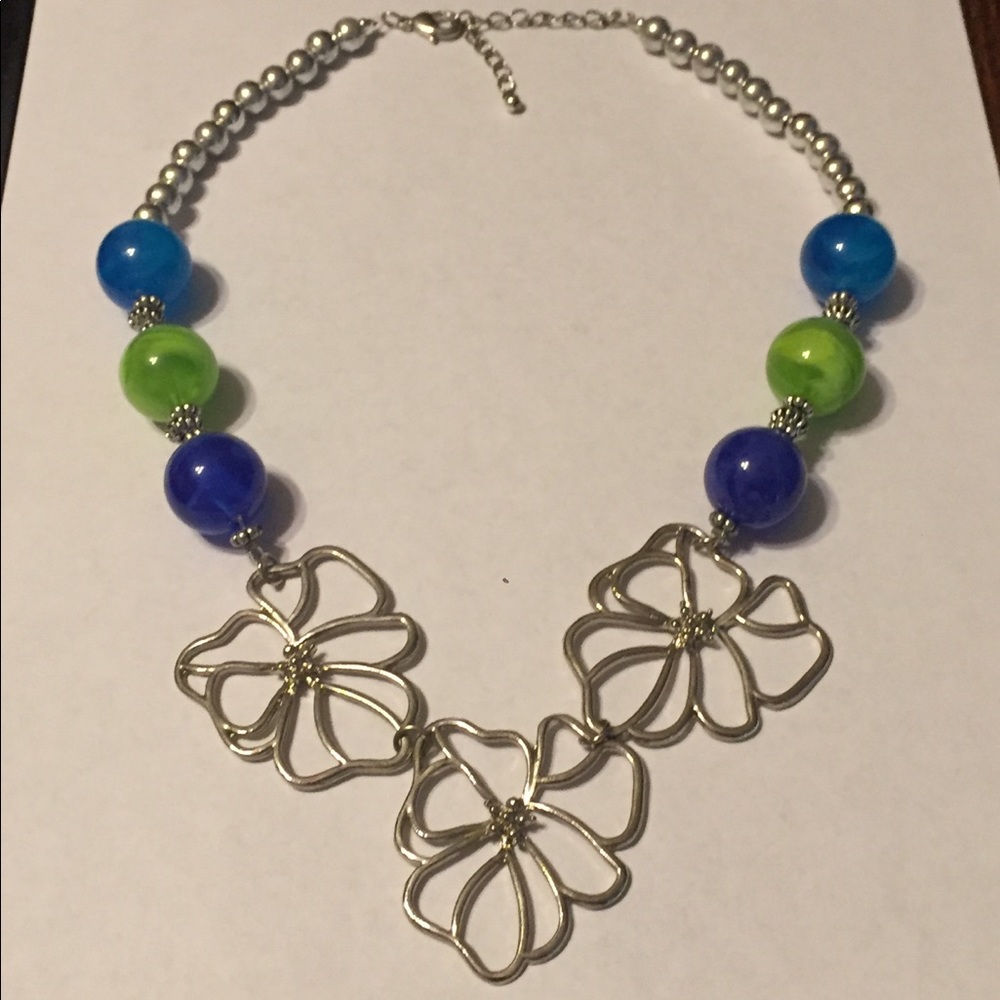 Silver leaf necklace with colored beads - Picture 2 of 2